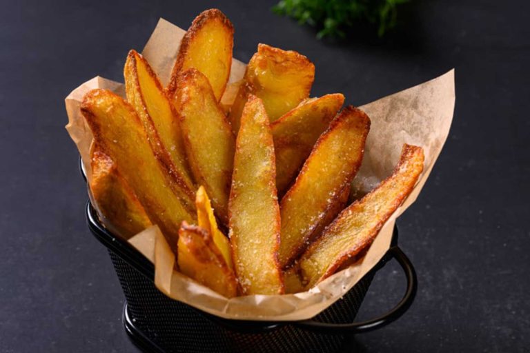 French Fries with Truffles and Parmesan / Cartofi prăjiți cu trufe și parmezan