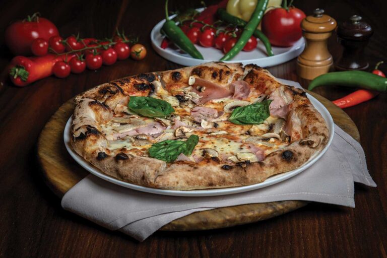 Pizza Prosciutto e Funghi / Pizza cu șuncă și ciuperci