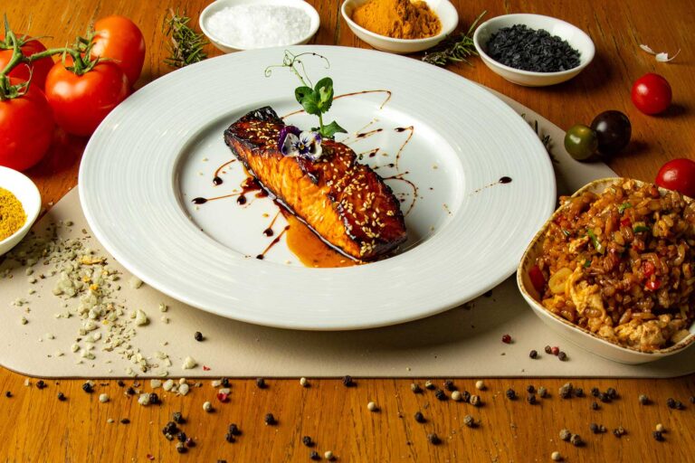 Teriyaki Salmon with Fried Rice / Somon teriyaki cu orez prăjit