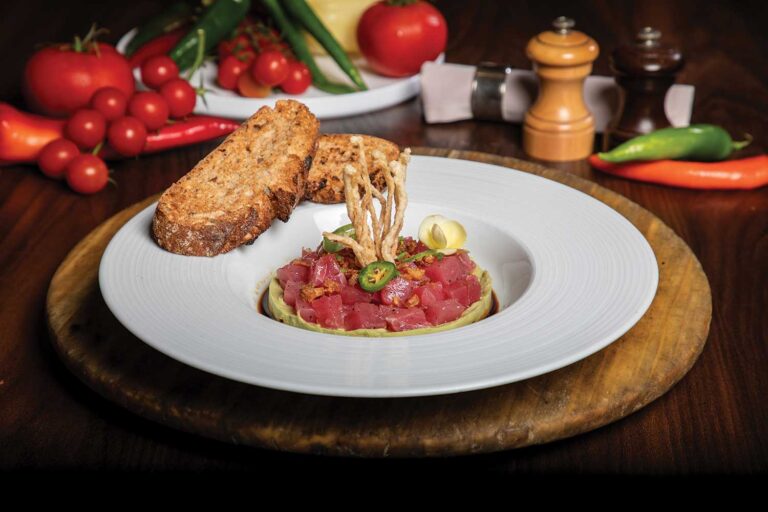 Tuna Sashimi with Avocado / Paste Sashimi de ton cu pastă de avocado